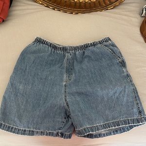 White stag average shorts